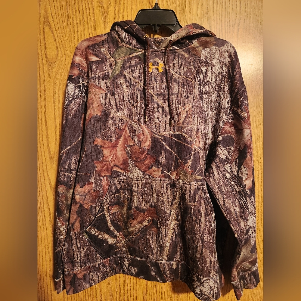 Men's camo sweatshirt
